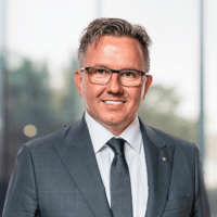 Lukas B.