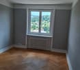 empty room, hardwood floors, white walls, window with view to the forest, radiator