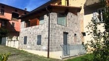 2 story house, brick walls, garage
