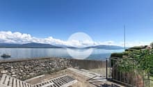 Terrasse surplombant le lac