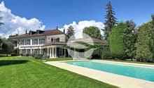 Vue de la villa - côté jardin et piscine