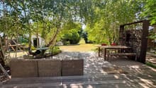 Terrasse principale et jardin