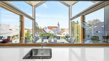 Herrliche Aussichten dank komplett verglaster Loggia