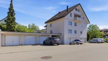 Aussenansicht mit Garagenboxen
