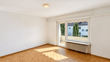 Helles Zimmer mit Balkon