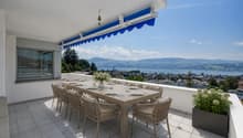 Terrasse mit See- und Bergblick