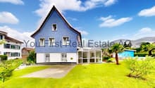 Modernes Einfamilienhaus mit großzügiger Glasfront und Terrasse
