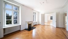 Hohe Decken und grosszügige Fenster sorgen für lichtdurchflutete Räume.