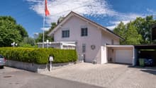HAUSANSICHT VON STRASSE
