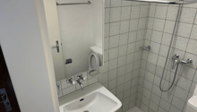 Dusche / Spiegelschrank