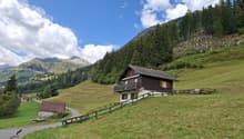 Zauberhaftes Ferien-Chalet mit edlem Holzwerk und Einliegerwohnung an gut besonnter Alleinlage 1