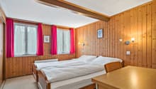 Zimmer mit Bettwäsche