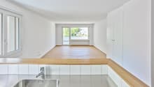 Blick von Küche in Wohnzimmer