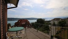 Balkon mit See- und Bergsicht