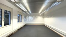 Lichtdurchflutetes Konferenz- oder Schulungsraum
