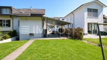 Rückansicht mit Garten und Platz zum Spielen
