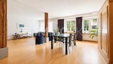 Viel Raum bietendes Wohn-/Esszimmer