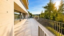 Grosser, sonniger Balkon