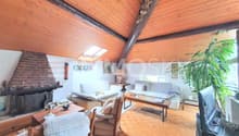 Spaziosa zona living con camino