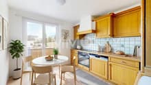 Cuisine chaleureuse avec balcon - Home Staging