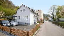 Grosser Innenhof mit Platz für 5 Autos