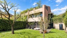 Grande casa su tre livelli
