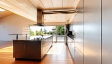 Cuisine lumineuse et agencement généreux