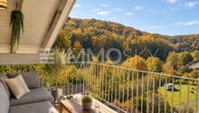 Balcon avec vue sur la forêt