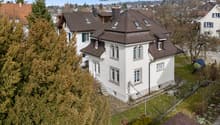 Die charmante, charaktervolle Architektur prägt das Erscheinungsbild dieser Liegenschaft und spiegelt den Glanz vergangener Epochen wider.