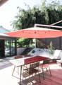 Vue sur piscine et terrasse