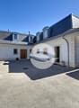 Villa entrée principale et accès studio indépendant