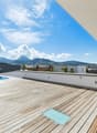 Terrasse en rooftop avec piscine à débordement - Projection IA