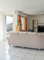 Wohnzimmer mit Ausgang zum Balkon