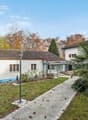 Terrasse mit Pool und Wintergarten