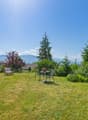 Garten mit Blick in die Berge und das Rheintal