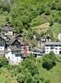 Gleich unterhalb der Strasse und nahe Parkplatzmöglichkeiten / Subito sotto la strada e vicino a possibilità di parcheggio