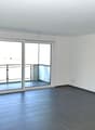 Wohnbereich mit Blick zum Balkon