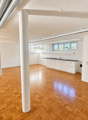 Raum Souterrain mit Einbauküche