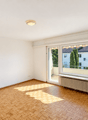 Helles Zimmer mit Balkon