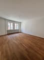 empty room, wooden floor, white walls, windows, radiator
