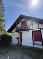 Rustikales Haus im Grünen