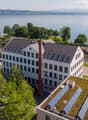 Fabrikgebäude mit Seesicht