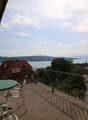 Balkon mit See- und Bergsicht