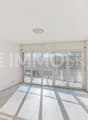 Soggiorno soleggiato con accesso al balcone