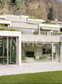 Moderne Architektur, grosszügige Terrassen, Wintergärten, seitliche Gärten und gedeckte Sitzplätze