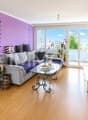 Offenes, lichtdurchflutes Wohnzimmer