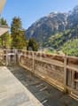 Sonnige Terrasse mit Valser Natursteinplatten