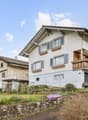 Die Aussenansicht mit sonnigem Balkon