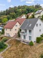 Liegenschaft in sonniger Hanglage mit Privattreppe zur Garage