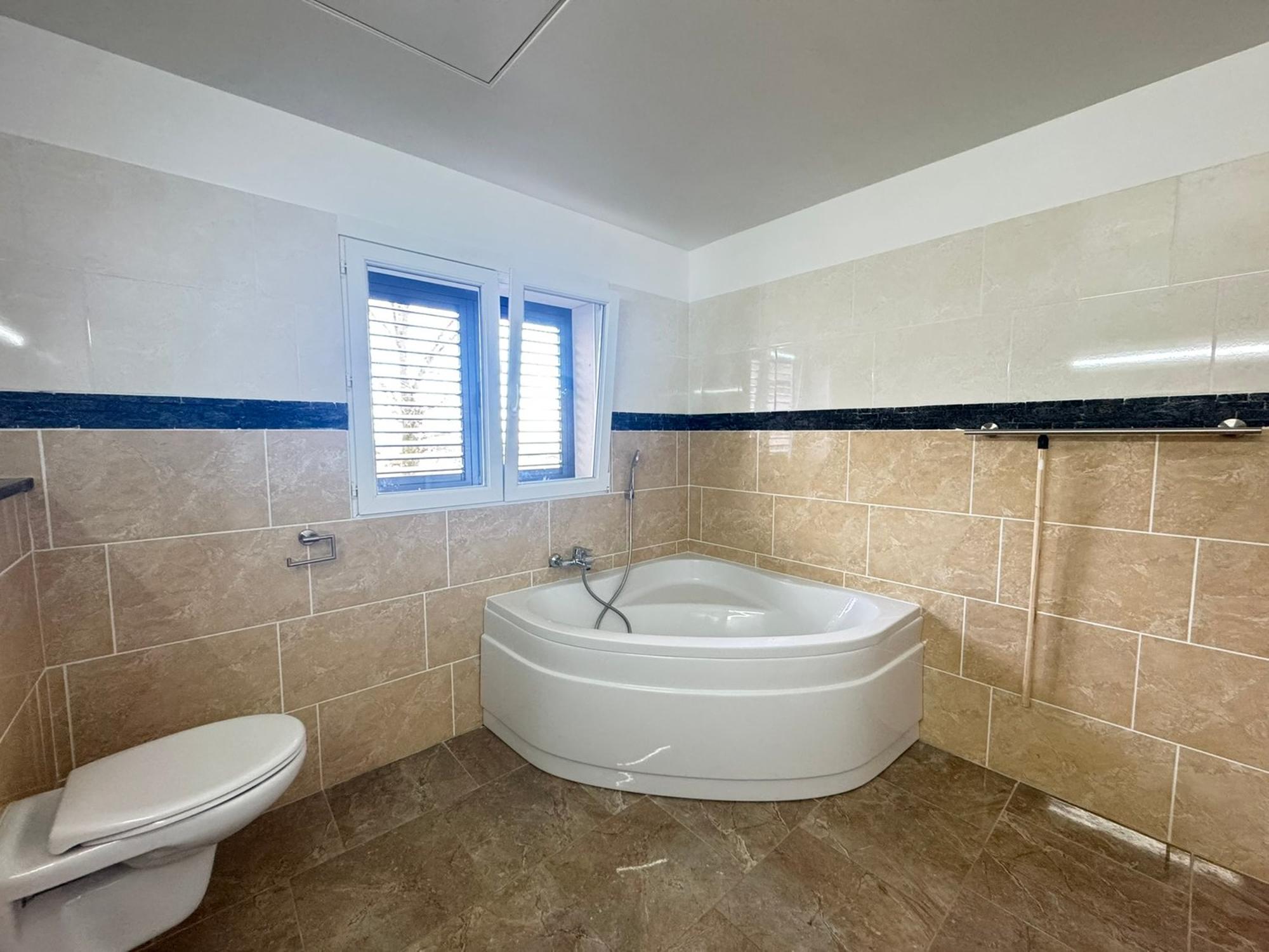 3½ rooms - Roof flat - in Chemin de la Riaz 8A - for CHF 2300 - Floor: 1